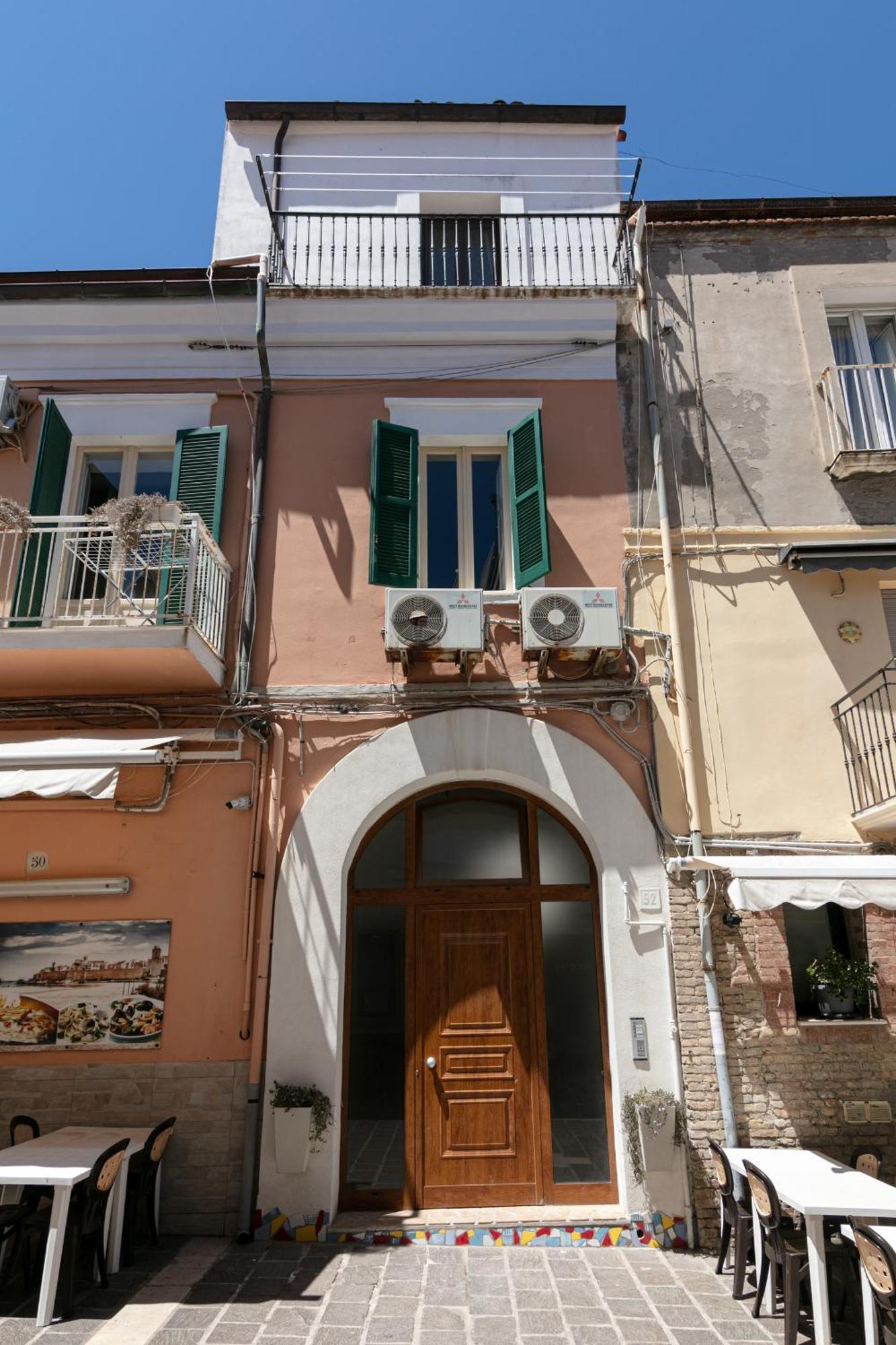 Dea Apartrooms Termoli Exteriör bild